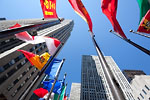 New-York City - Drapeaux sur Rockefeller Plaza