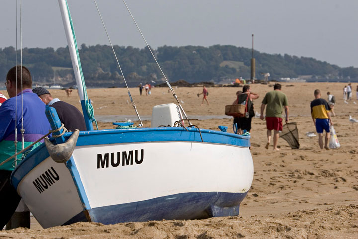 Grande mar&eacute;e basse et p&ecirc;cheurs &agrave; pieds - France/Bretagne - Dinard - septembre 2006 - Paysages