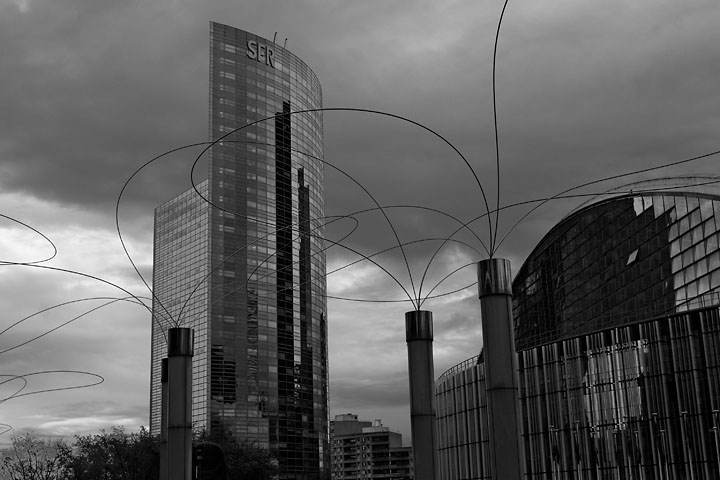 Les Utsurohi de Miyawaki, CNIT et tour S&eacute;quoia &agrave; la D&eacute;fense - France/&Icirc;le de France - Paris - octobre 2008 - Architecture