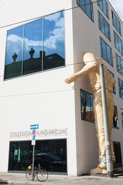 Large Statue with its Head in the Wall - Germany - Berlin - April 2015 - EF 17-40 L