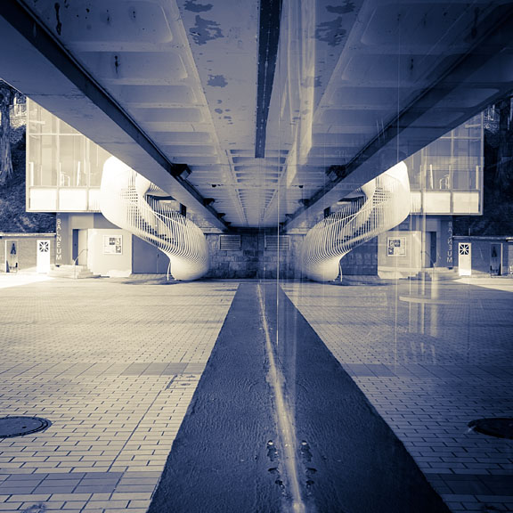 Escalier du centre des congr&egrave;s - France/Bretagne - Dinard - septembre 2016 - Graphique